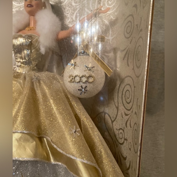 2000 Special Edition Holiday Celebration Barbie Gold Dress Fashion Doll - Picture 2 of 16